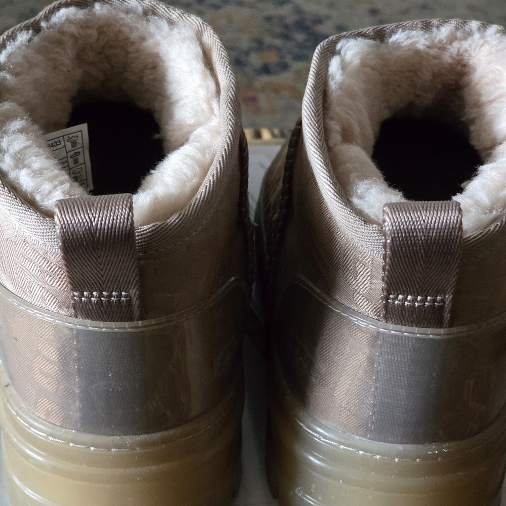 Ugg Tan Winter Boots With Pattern - image 3